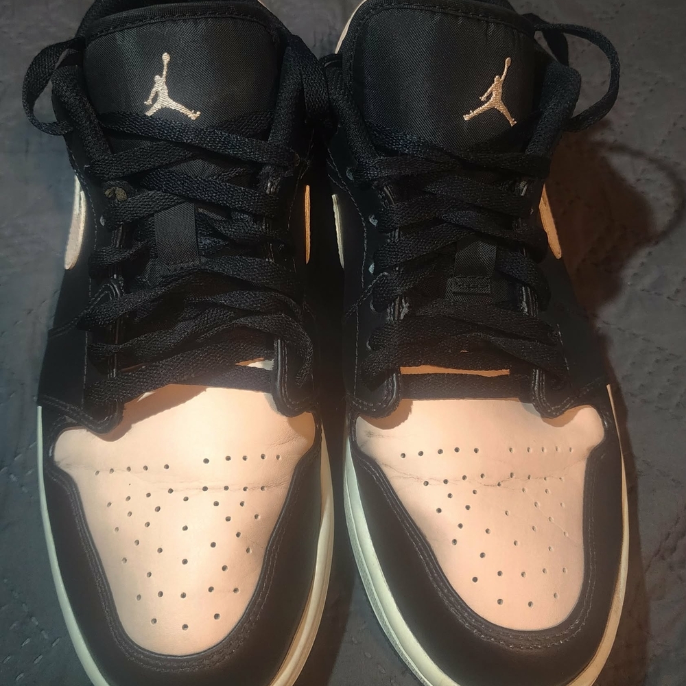 Jordan Men's Black and Cream Sneakers